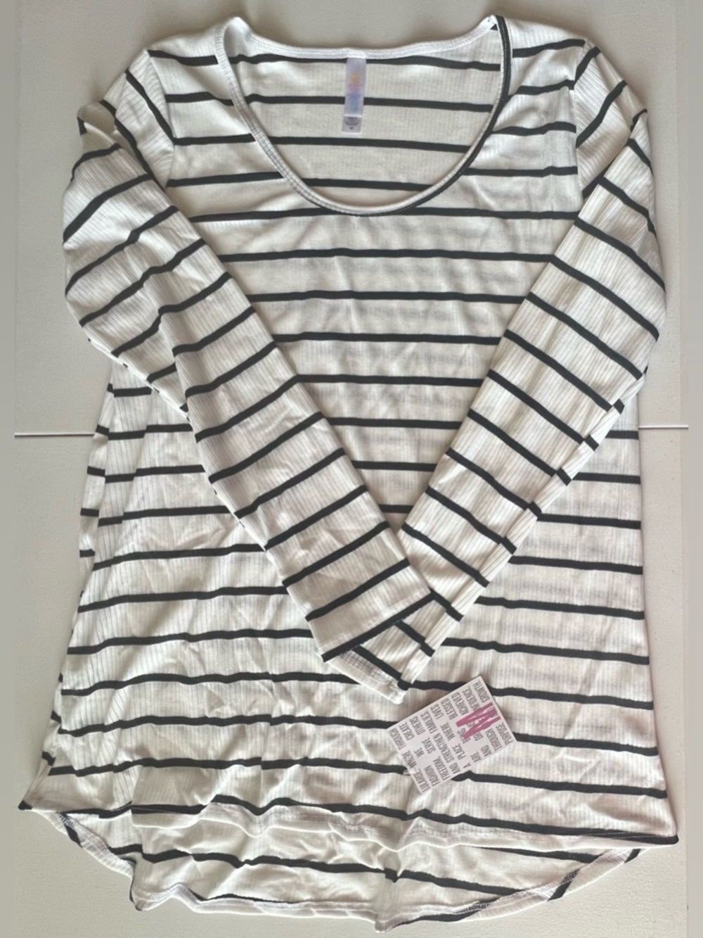 Lularoe Lynnae Tee - Size Medium